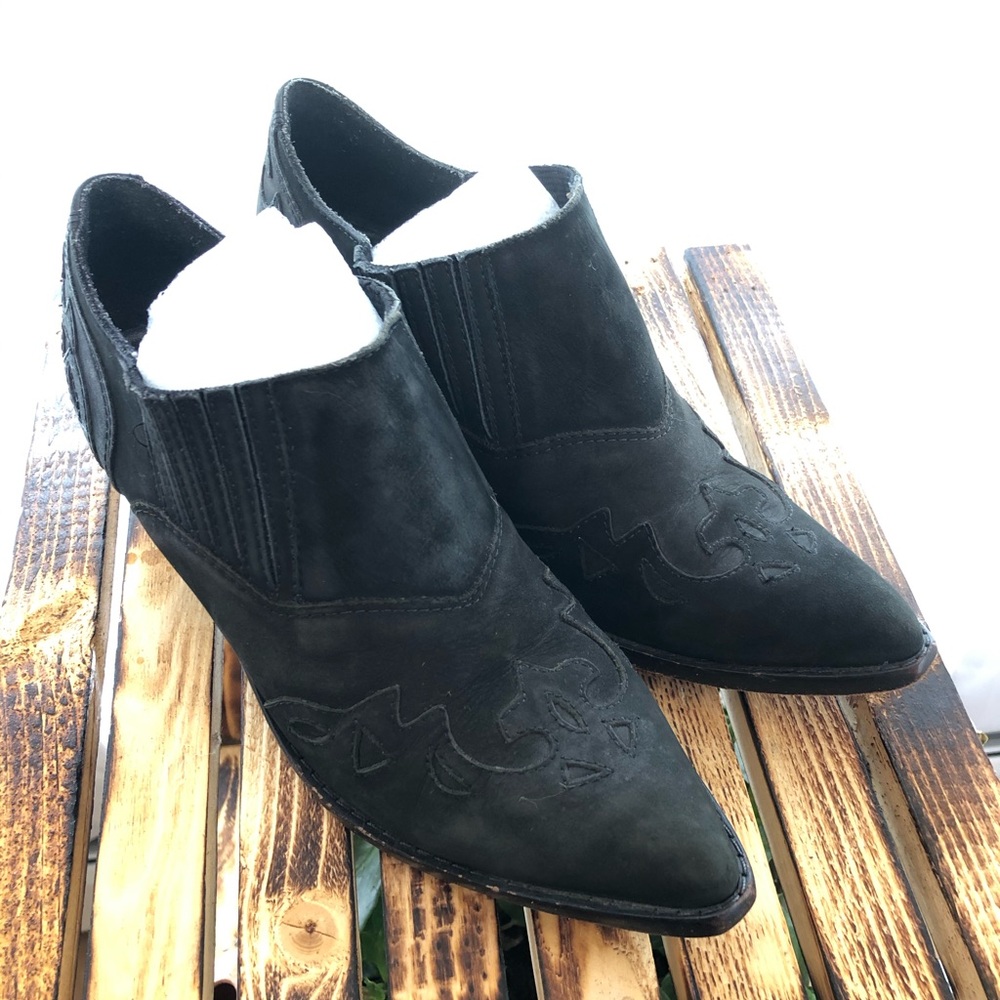Circle S suede booties size 7 black